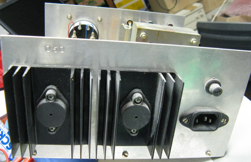 Labornetzteil Rückseite